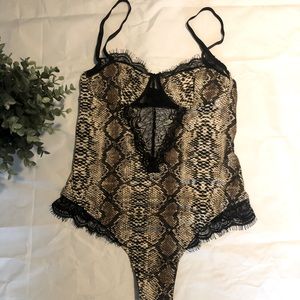 Intimate snake pattern body suit size M